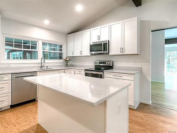 Brand new kitchen.  White shaker cabinets, soft close drawers, quartz countertops, stainless steel appliances, vaulted ceiling, recessed lights and hardwood floors.  This is a lovely kitchen, just waiting for you to put your personal stamp on.