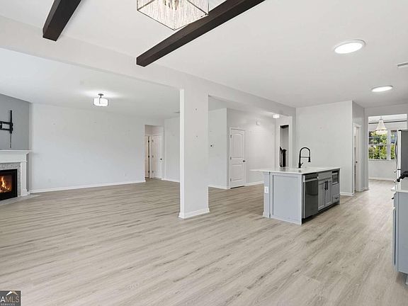 4th image of 123 Possum Creek Ln