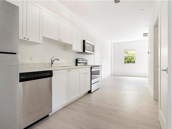 5th image of 624 Santander Ave APT 1
