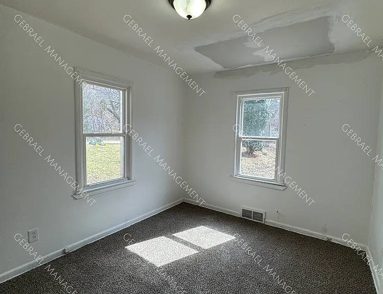 2469 Gibson St — Photo 8