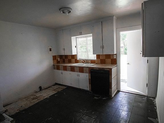 4th image of 1873 Biscayne Dr