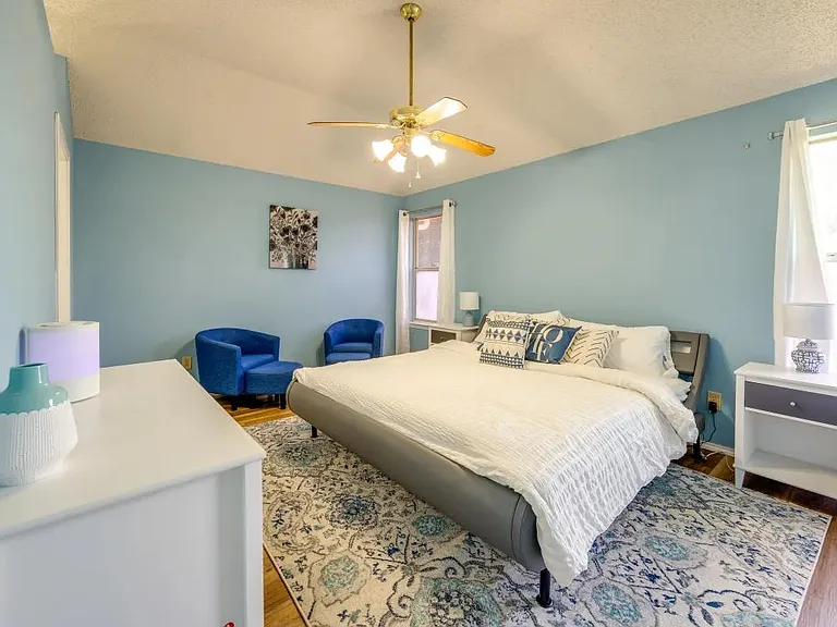 305 Indian Trail Ln — Photo 9