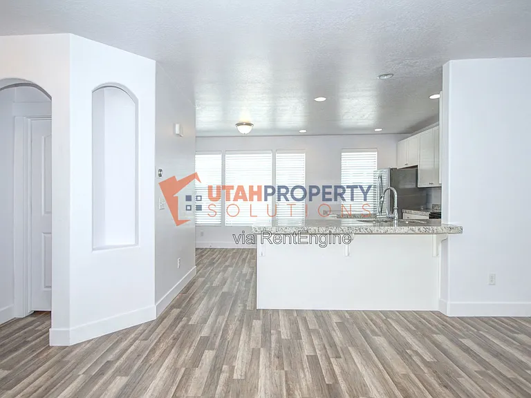 1790 W Dalmeny Way — Photo 9
