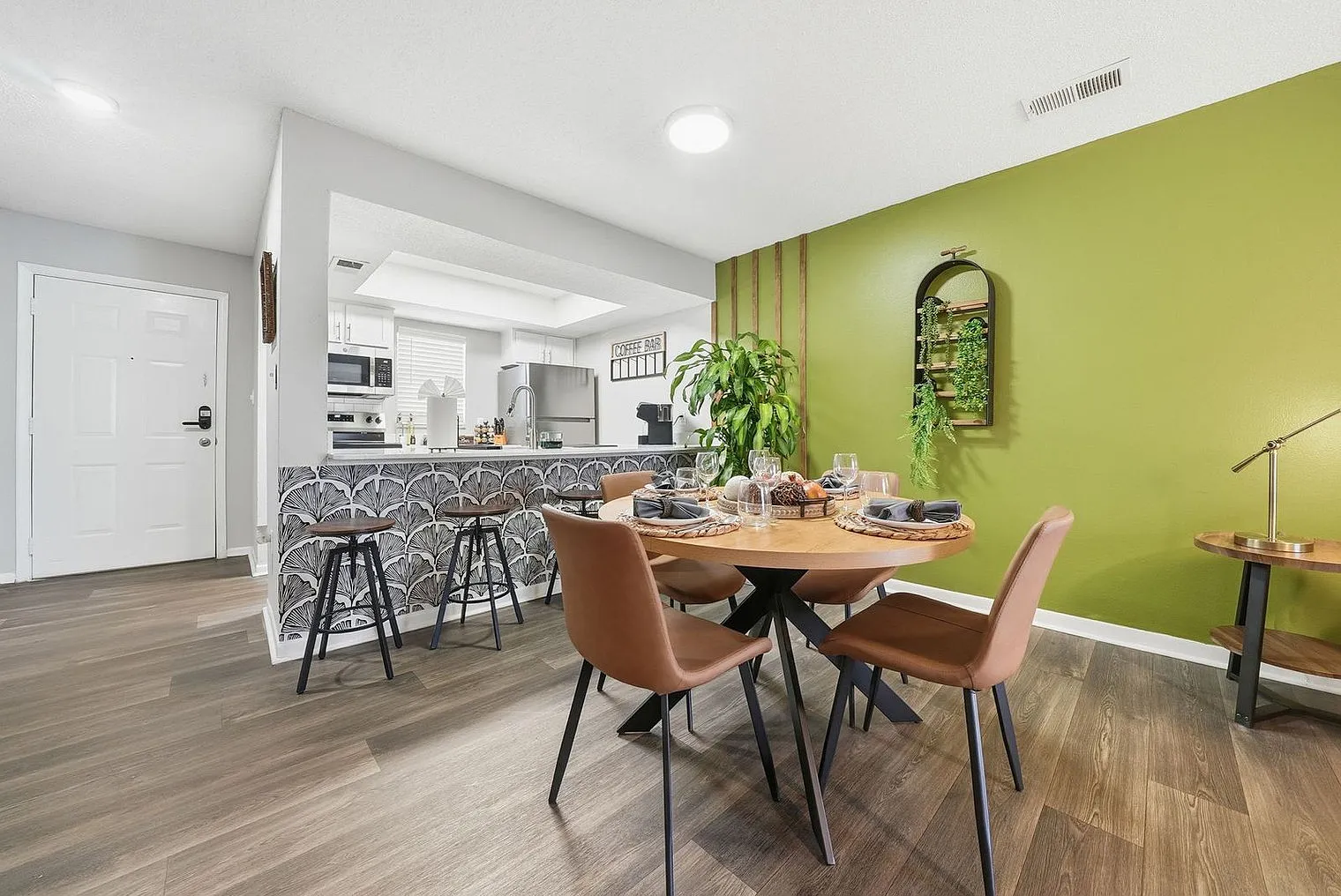 2 bed, 2.0 bath, 1097 sqft, $3,548 — Photo 4