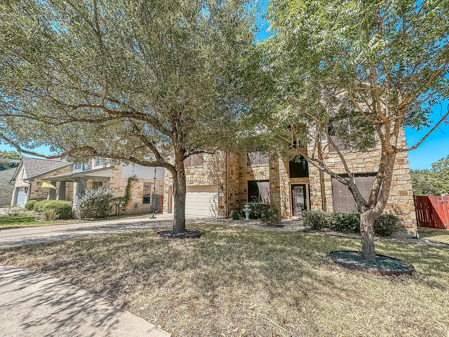 4 bed, 2.5 bath, 2866 sqft, $3,150 — Photo 2