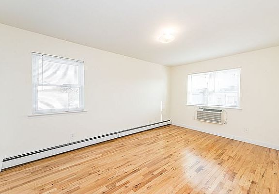 5th image of 23-35 33rd St #3X