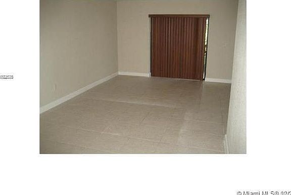 5th image of 911 NE 209th Ter #104-27