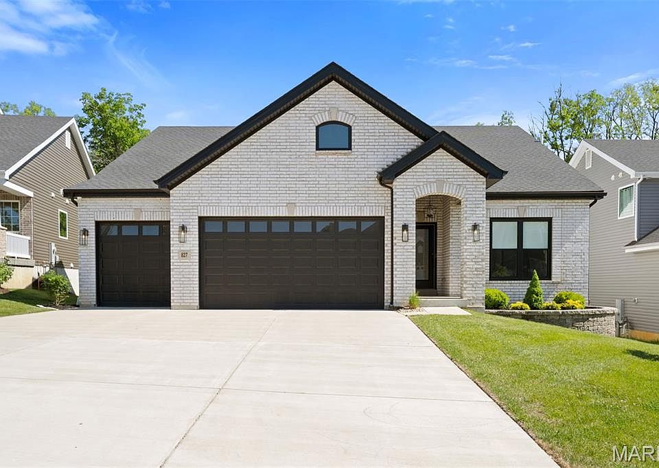1st image of 827 Summit Bluff Ct