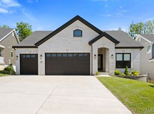 827 Summit Bluff Ct, Fenton, MO 63026