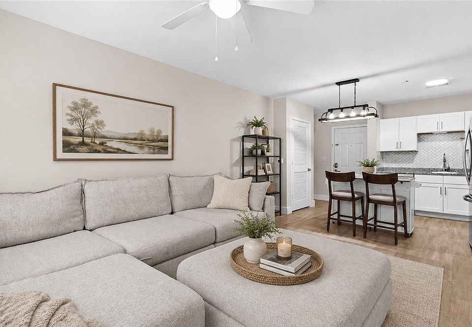 1st image of 680 6th Ave NE #5003