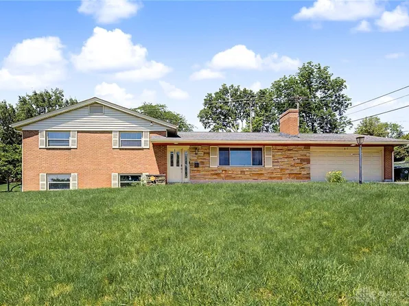 617 Stoneybrook Dr, Dayton, OH 45429