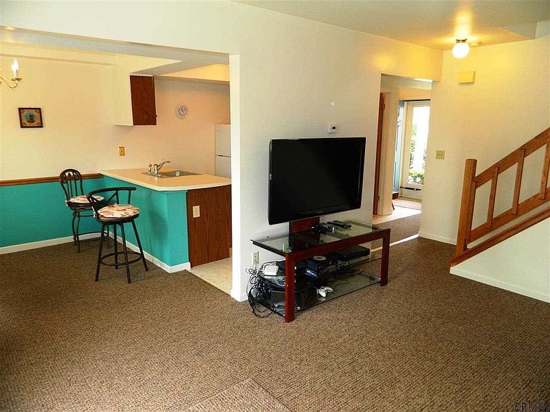 3rd image of 19-D LOUIS Avenue