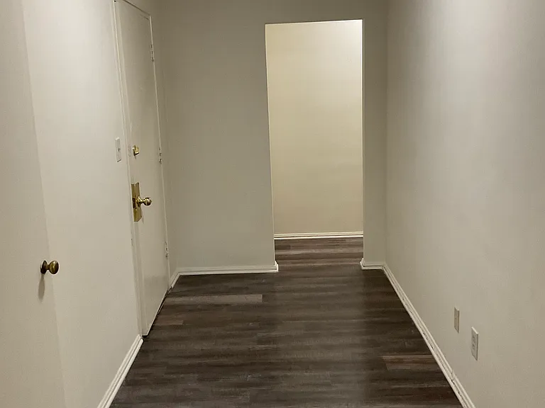 Country Club Apartments — Photo 31