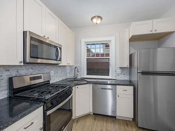 3rd image of 538 Logan St SE #538