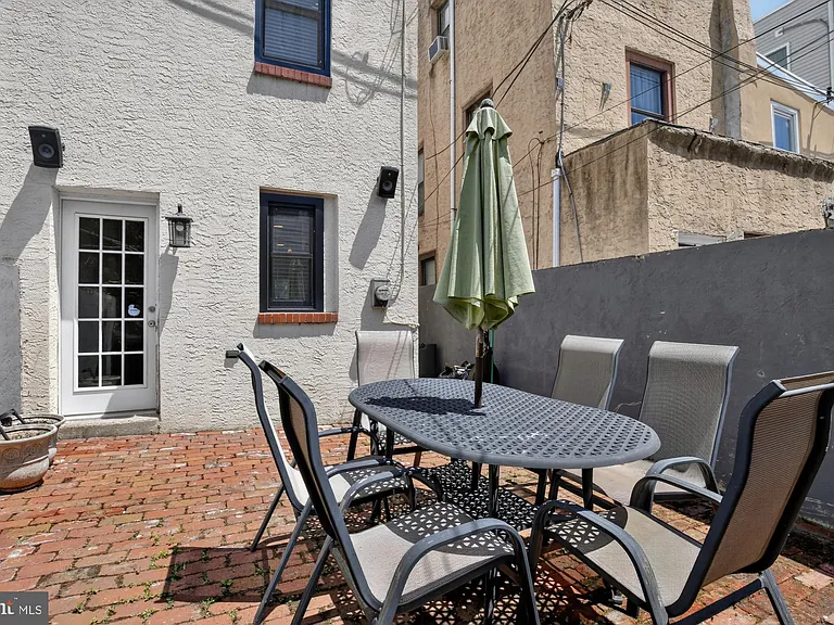 2316 Christian St — Photo 14