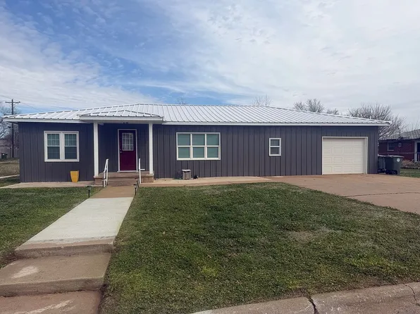 711 E Walnut St, Fairview, OK 73737