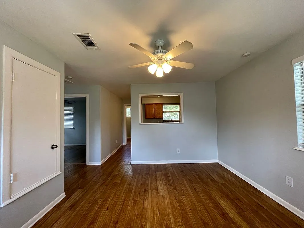 2 bed, 1.0 bath, 875 sqft, $1,750 — Photo 2