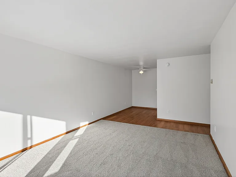 Lynn Plaza Apartments — Photo 19