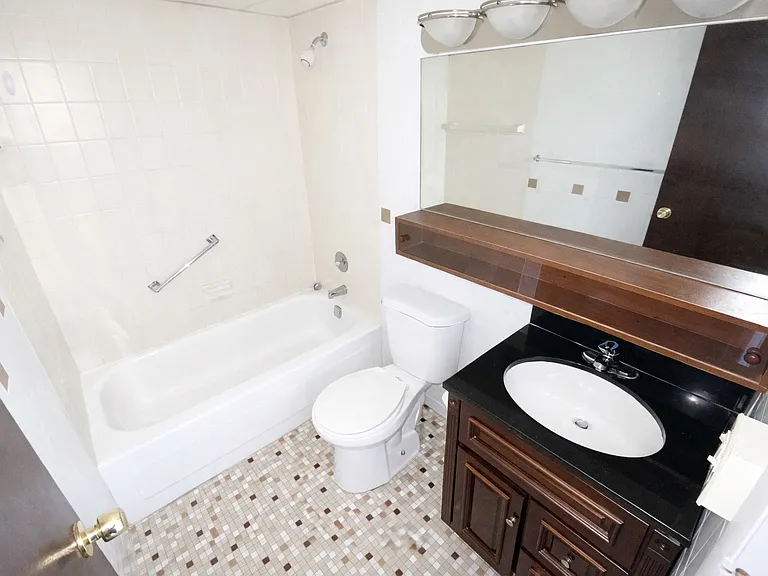 Bathroom 2B/2B