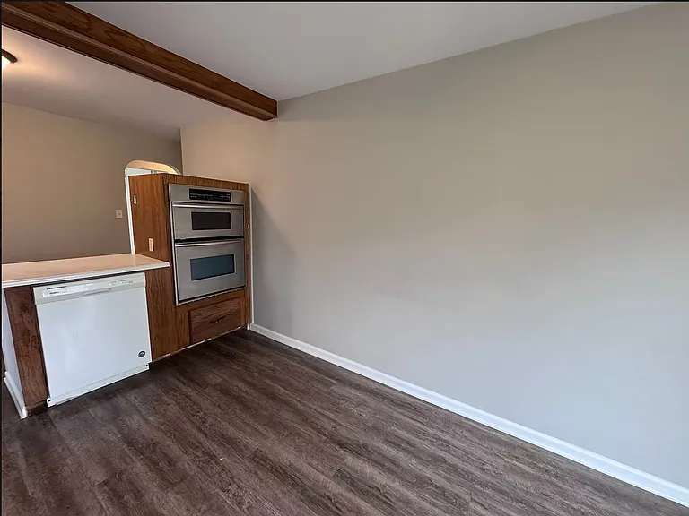 2704 S Macedonia Ave — Photo 7