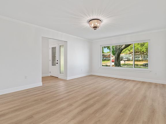 5th image of 273 Briarwood Cir