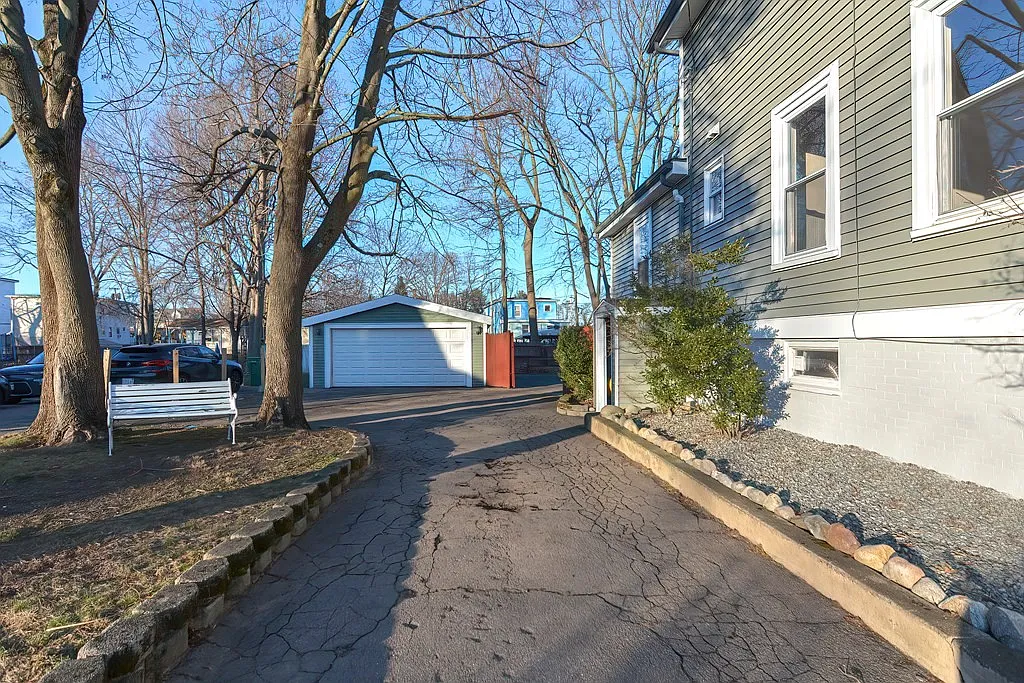2 bed, 776 sqft, $1,850 — Photo 2