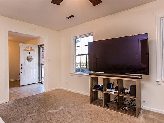 3rd image of 340 De Laura Dr
