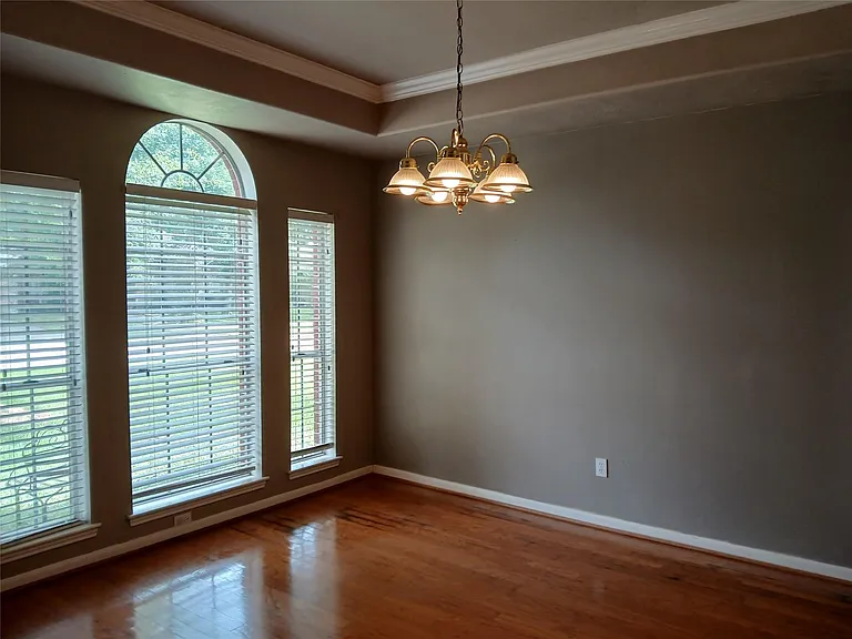 21531 Cedar Cove Dr — Photo 2
