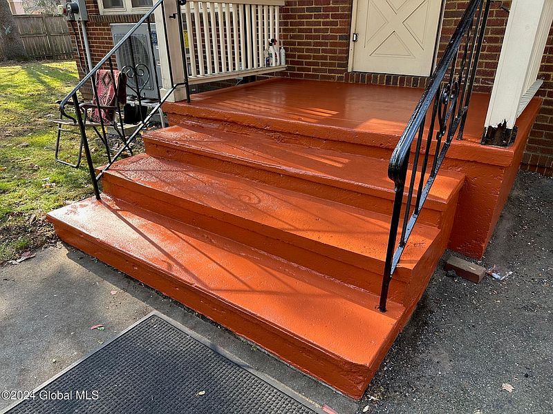 4th image of 611 Glen Street