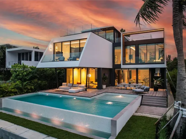 1369 N Venetian Way, Miami Beach, FL 33139