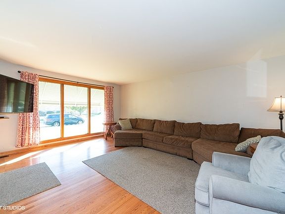 3rd image of 4934 N Sunrise Ln