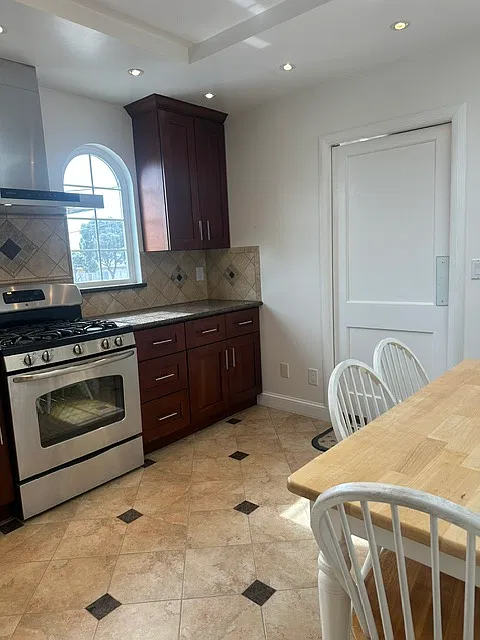 3 bed, 1600 sqft, $8,800 — Photo 4