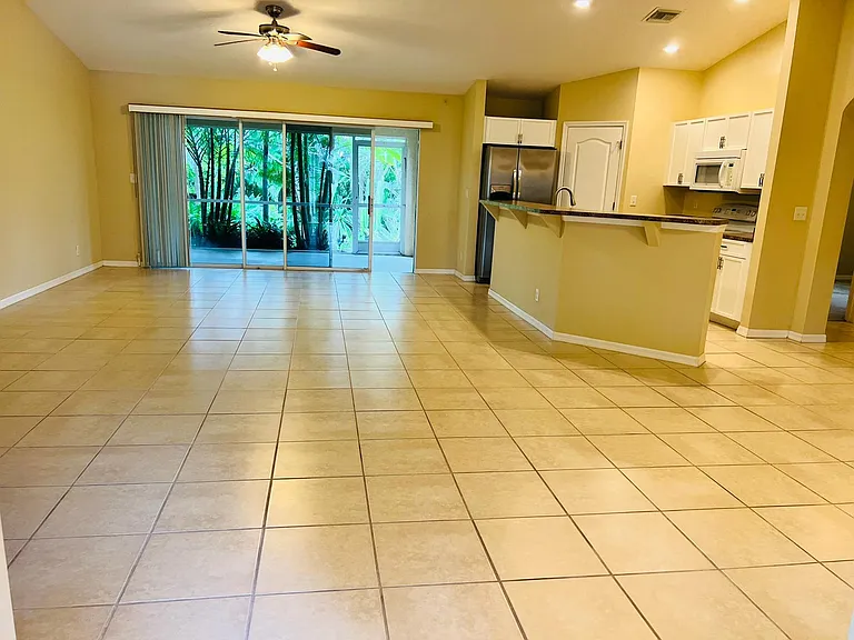 1214 NE 19th Ct — Photo 21