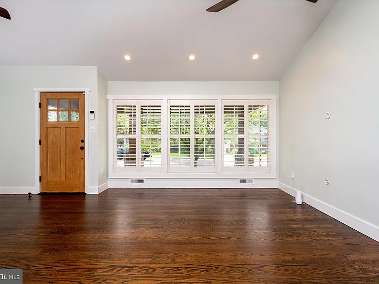 102 Sycamore Rd — Photo 5