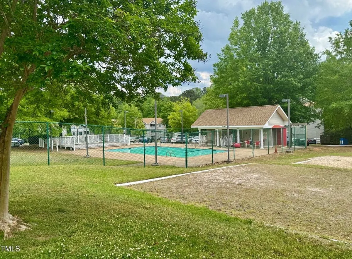 Building Photo - 1411 Collegiate Cir #302
