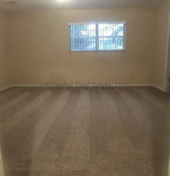 319 Hannah Dr — Photo 5