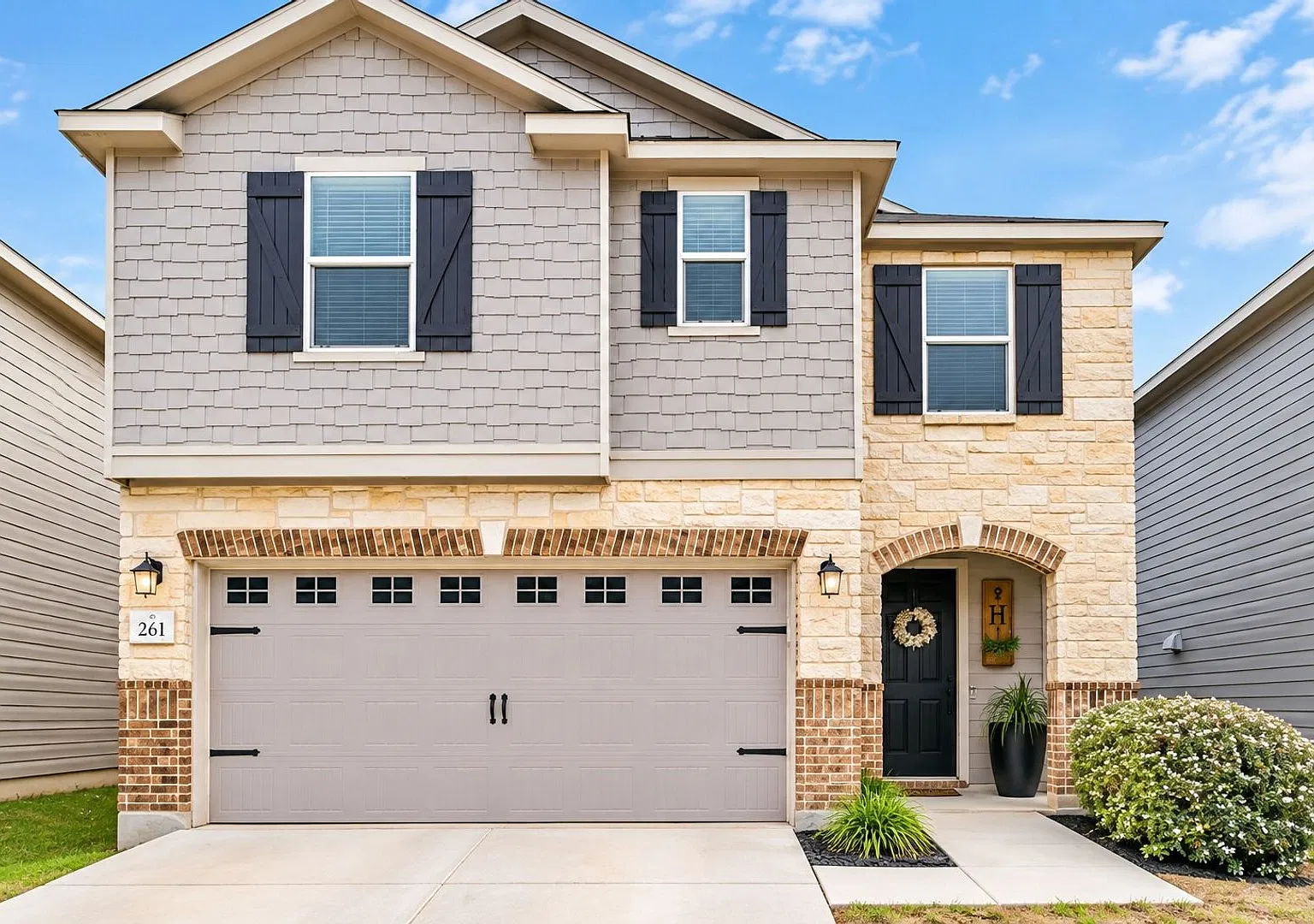 Spacious 3BR Home | 2 Living Areas | Game Room | Community Pool — Photo 1