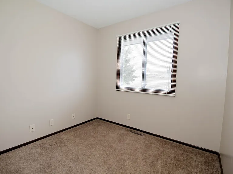 105 N Orr Dr — Photo 11