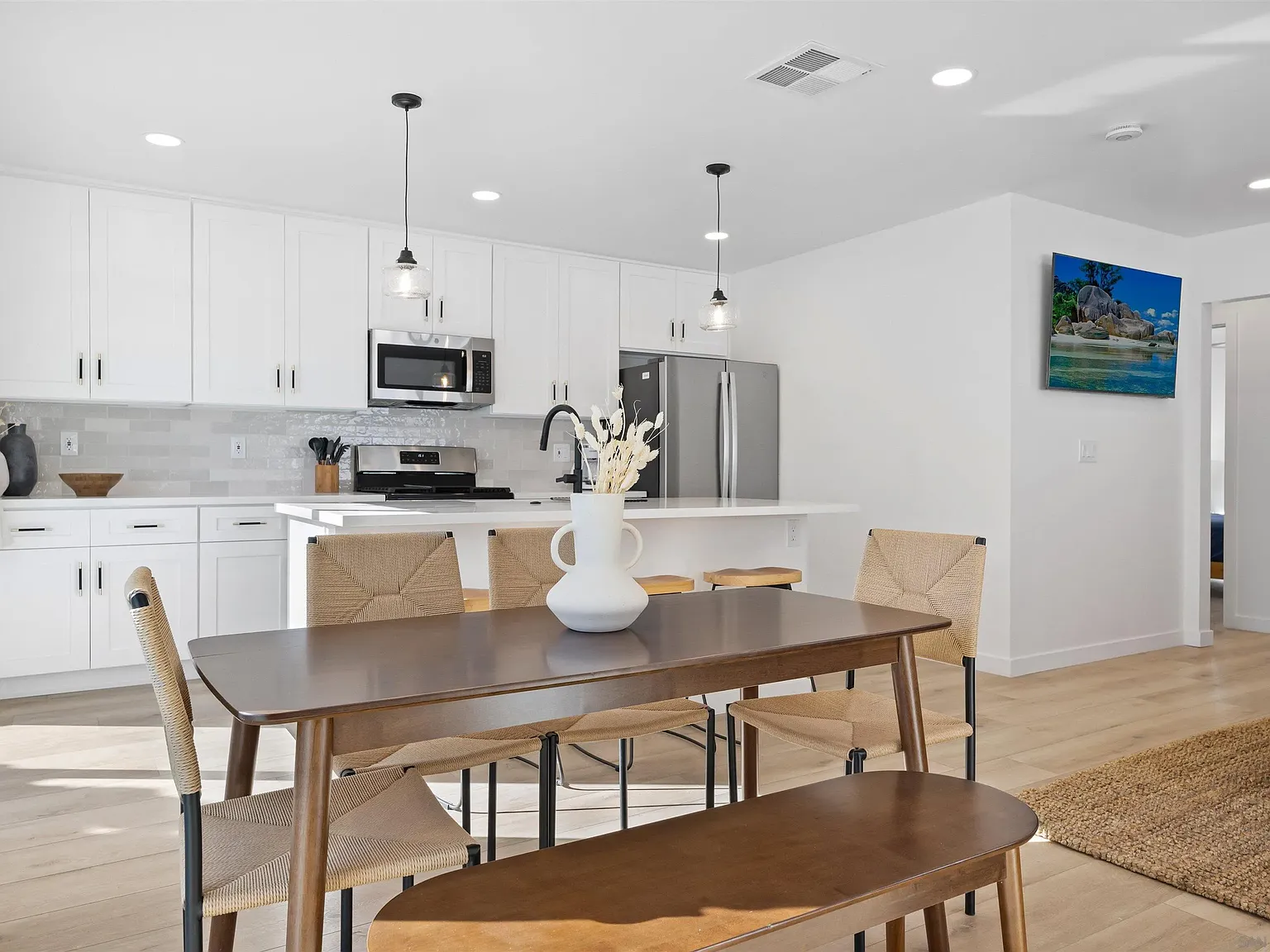 5 bed, 3.0 bath, 1400 sqft, $9,100 — Photo 3