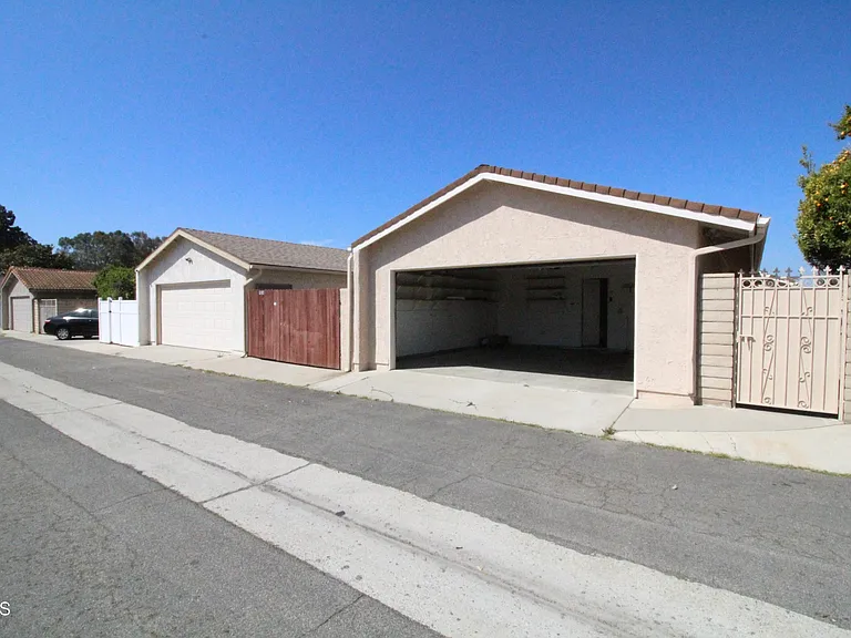 936 Belmont Ave — Photo 28