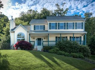 12 Ronwood Rd, Chestnut Ridge, NY 10977