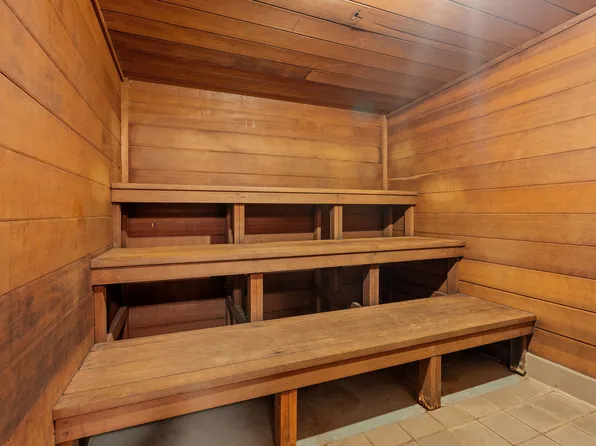 Oakwood Court Apartments