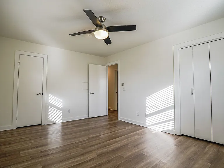 229 N Broyles St — Photo 13