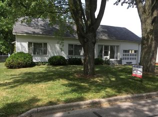 1517 Harrison St, Lake Odessa, MI 48849