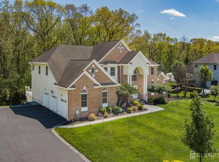 13 Schindler Ln, Monroe Township, NJ 08831