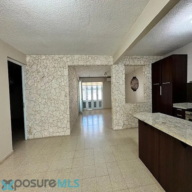 3 bed, 2.5 bath, 1850 sqft, $1,800 — Photo 2