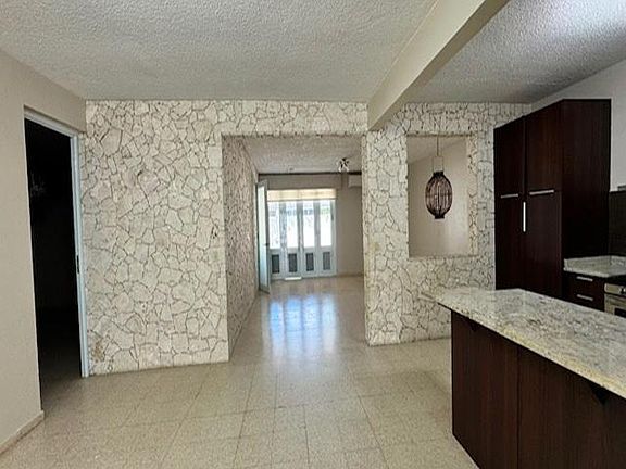2nd image of 955 Arboleda #955