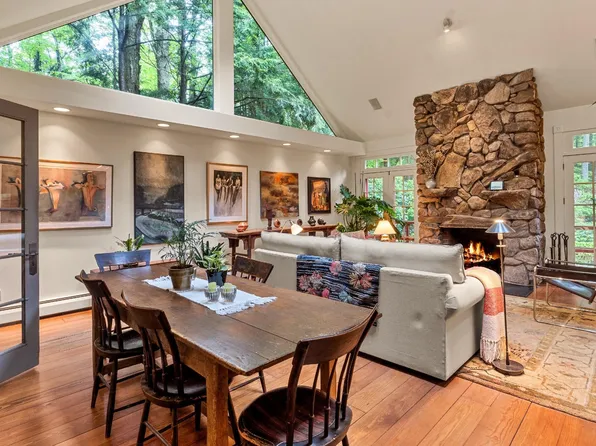 35 Edgewood Dr, Lenox, MA 01240