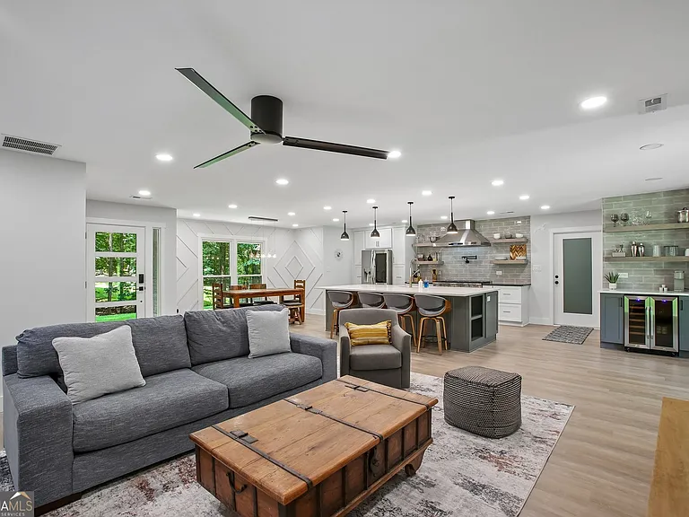 155 Aspen Way — Photo 2