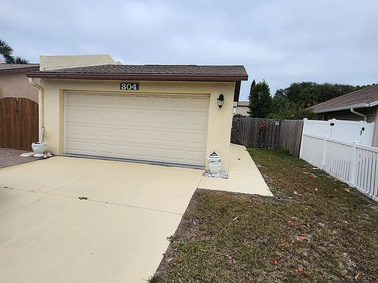 304 Wilson Ave — Photo 2